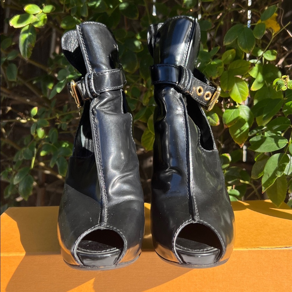 Rare Louis Vuitton black Patent leather  38.platform cut out booties. - Picture 5 of 17